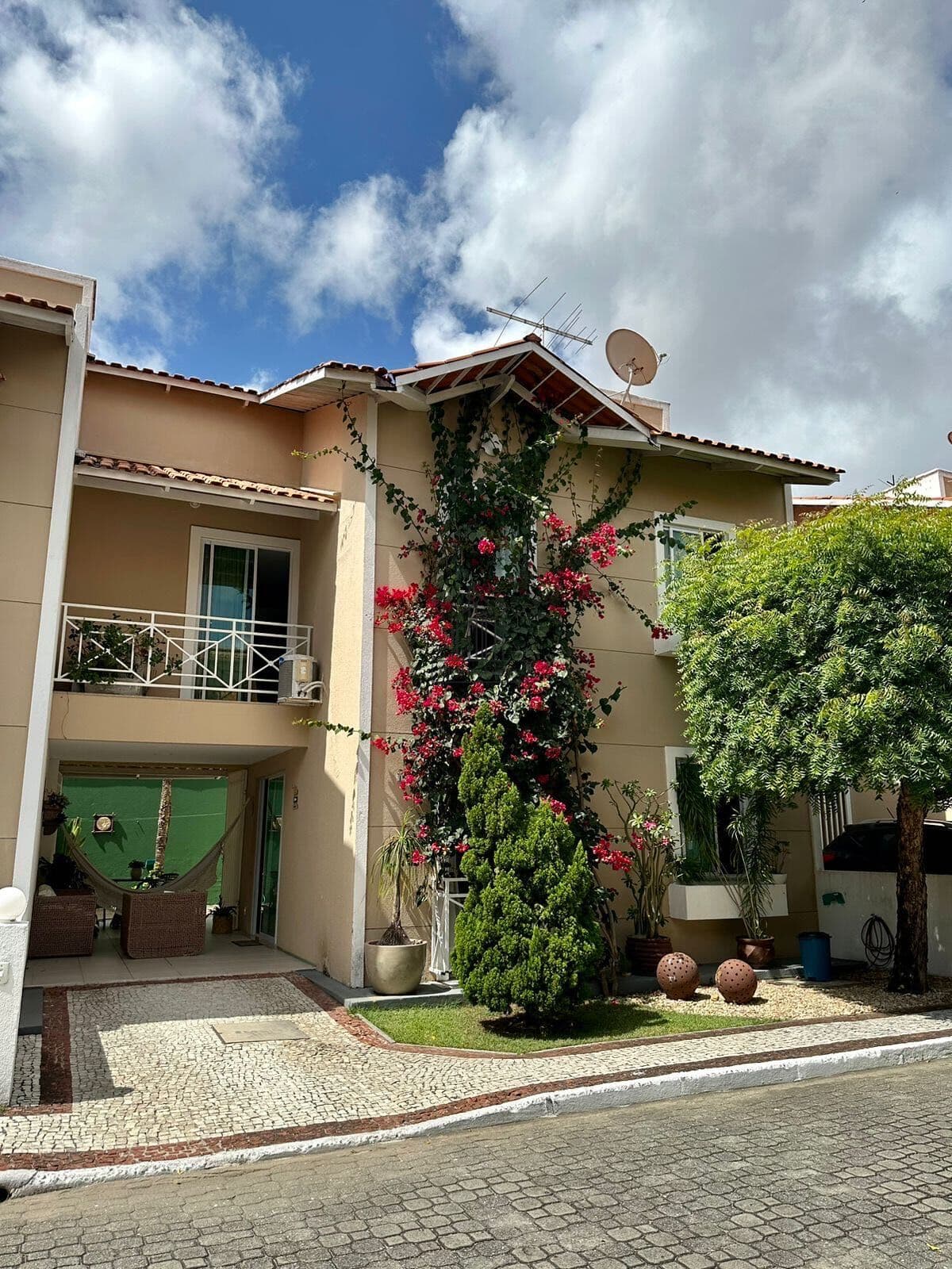 Linda casa em condomínio