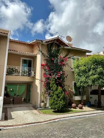 Linda casa em condomínio