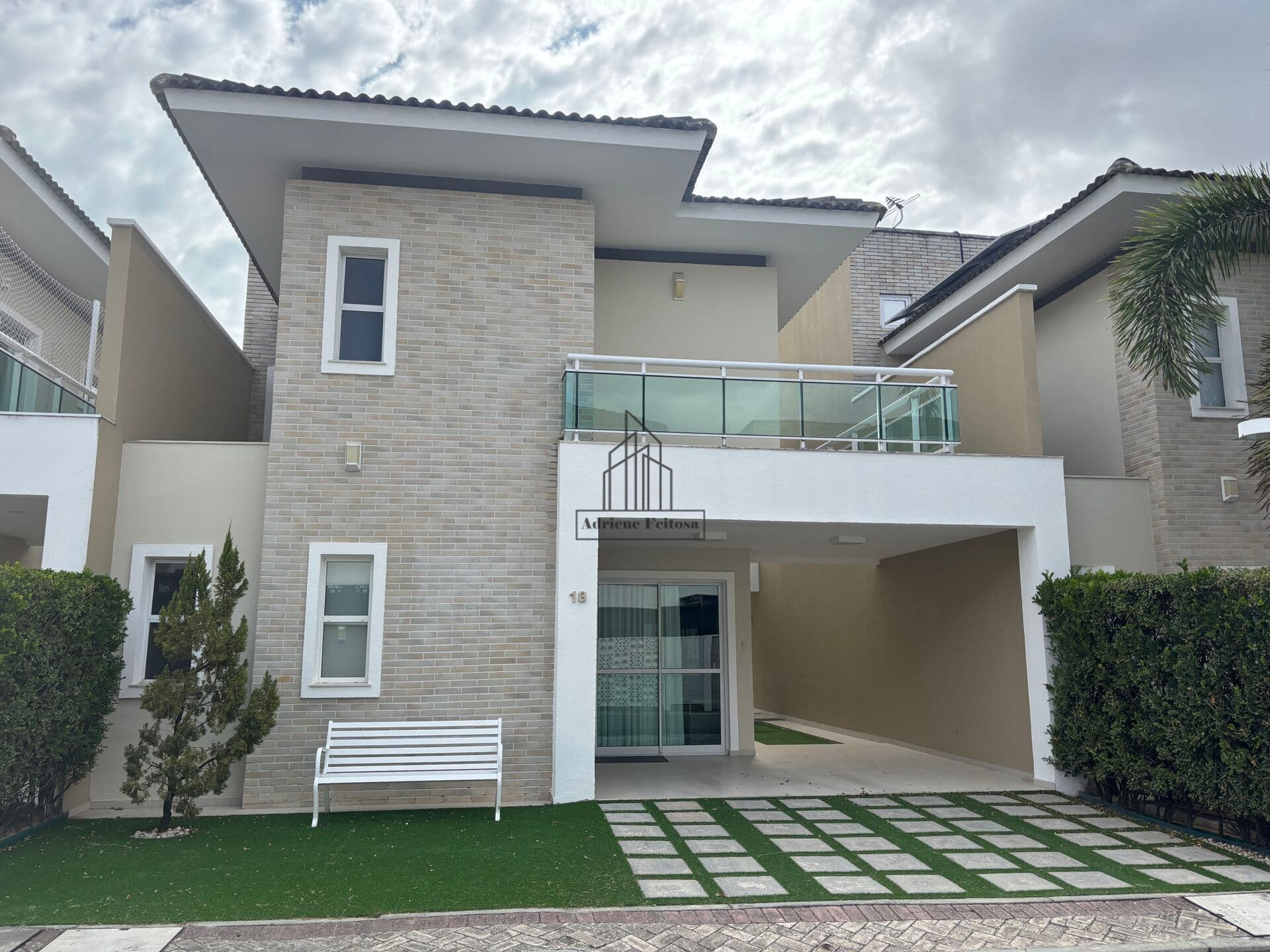 Linda casa mobiliada, pra locação