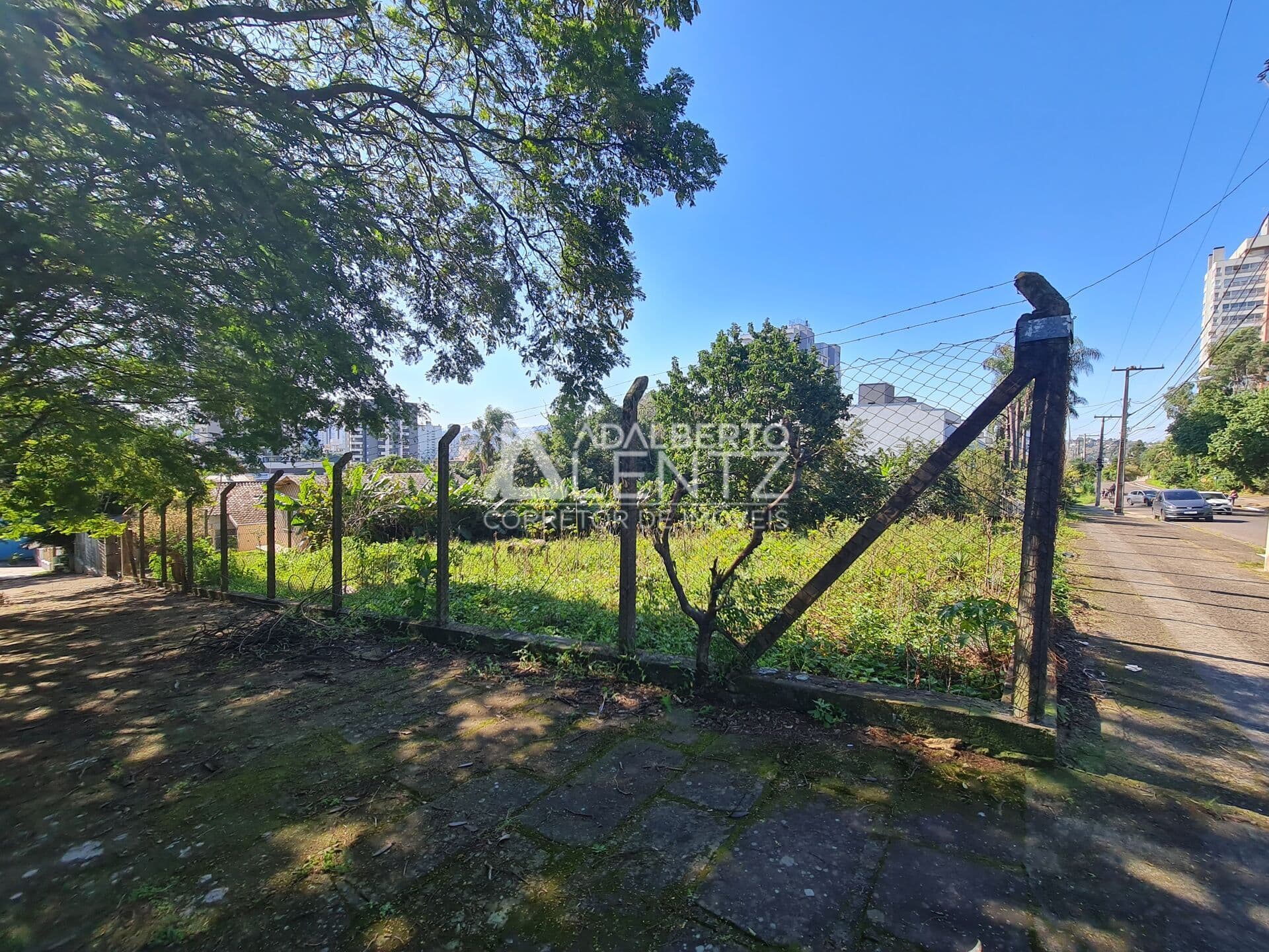 Terreno de Esquina no bairro Ideal em Novo Hamburgo medindo 22,6 x 35