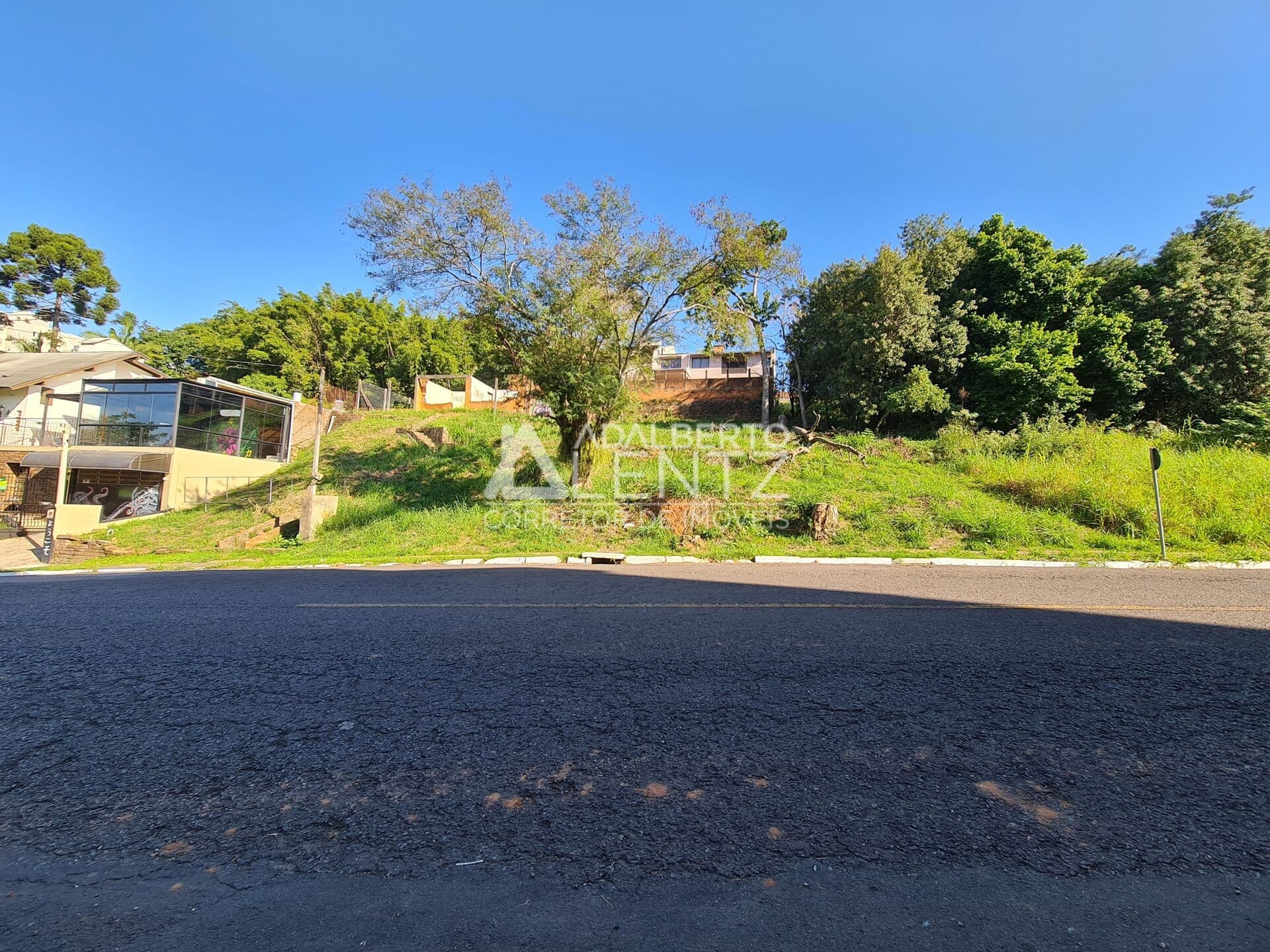 Terreno no bairro Guarani em Novo Hamburgo com 1.220 m²