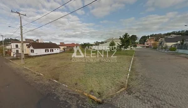 Terreno de esquina no Centro de Campo Bom medindo 17,50 x 23,79