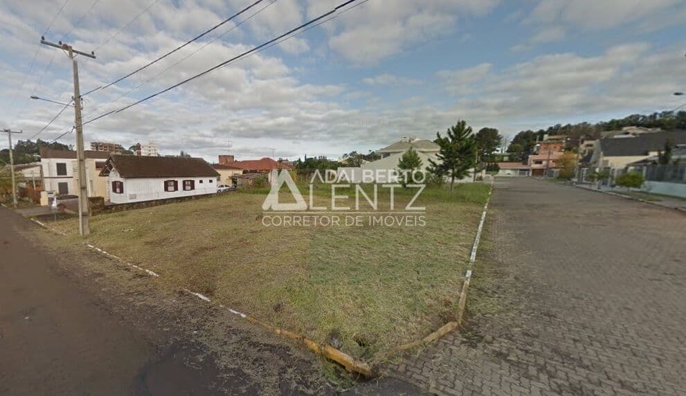 Terreno de esquina no Centro de Campo Bom medindo 17,50 x 23,79