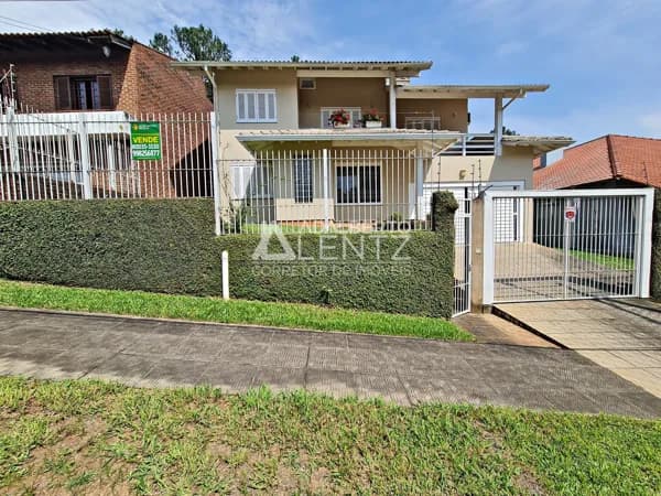 Casa à venda no bairro Canudos em Novo Hamburgo com 3 dormitórios