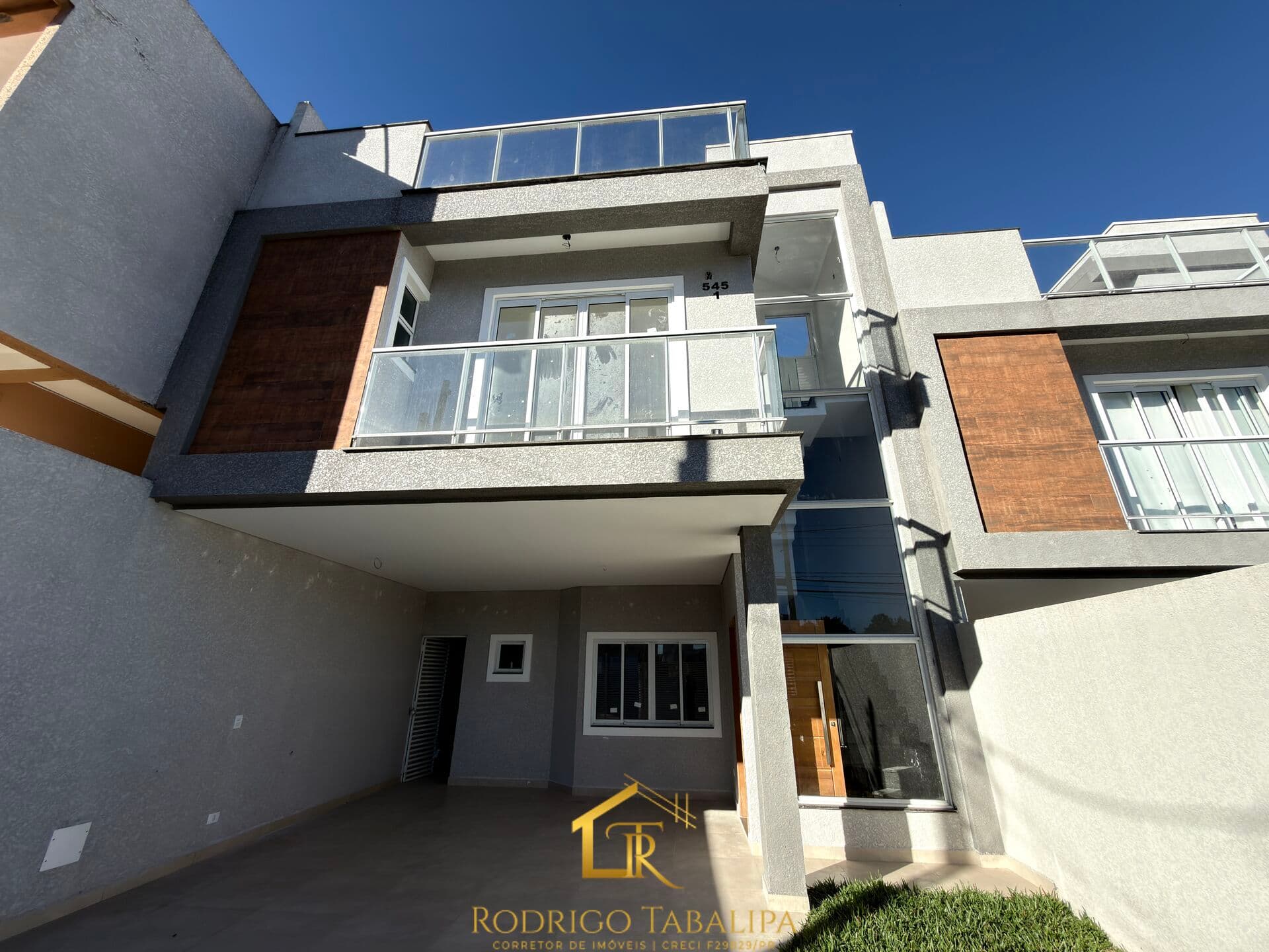 Triplex com Terraço Privativo | 193m² | Capão Raso, Curitiba