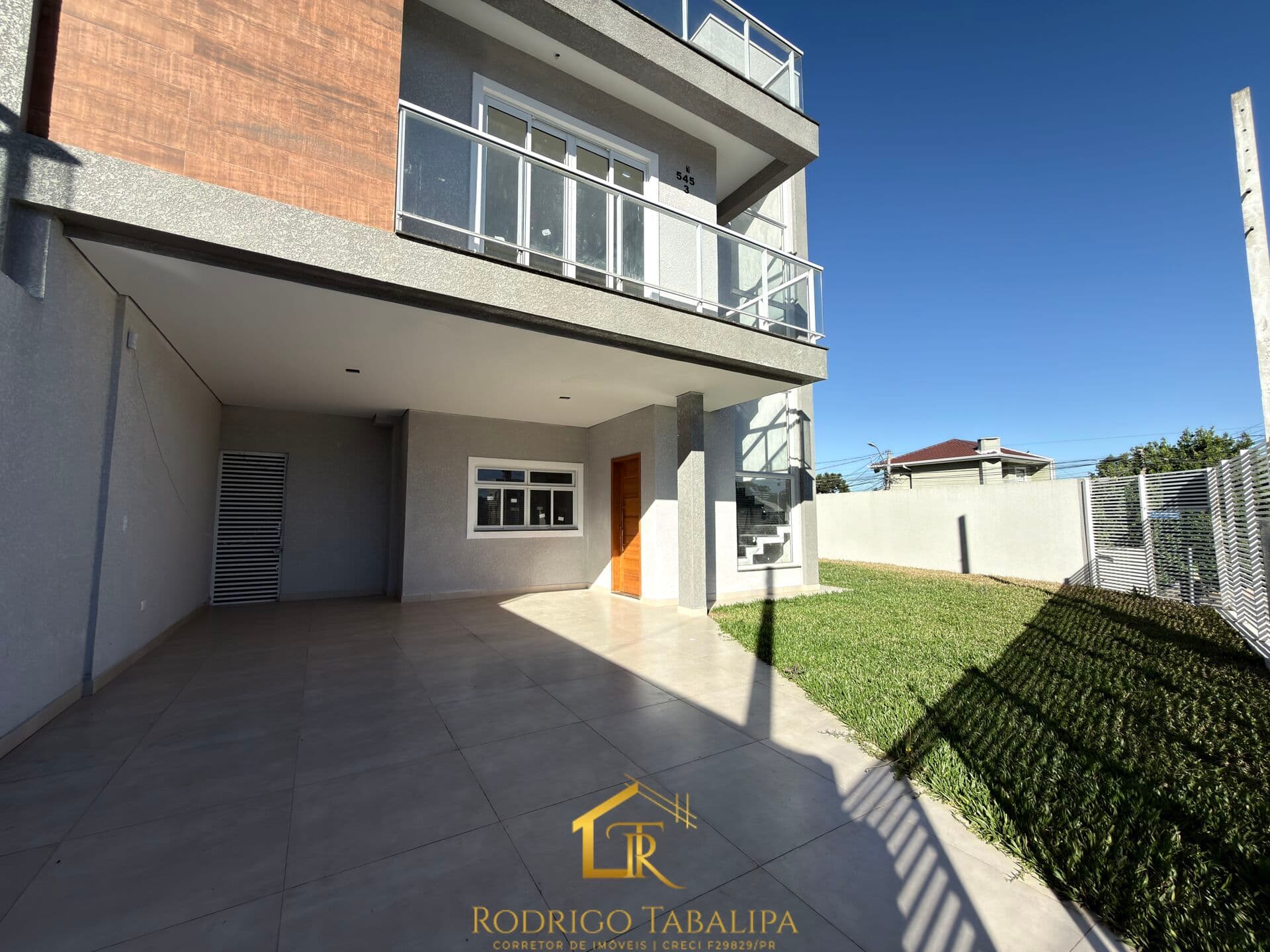 Triplex de Esquina com Terraço Privativo | 215m² | Capão Raso, Curitiba