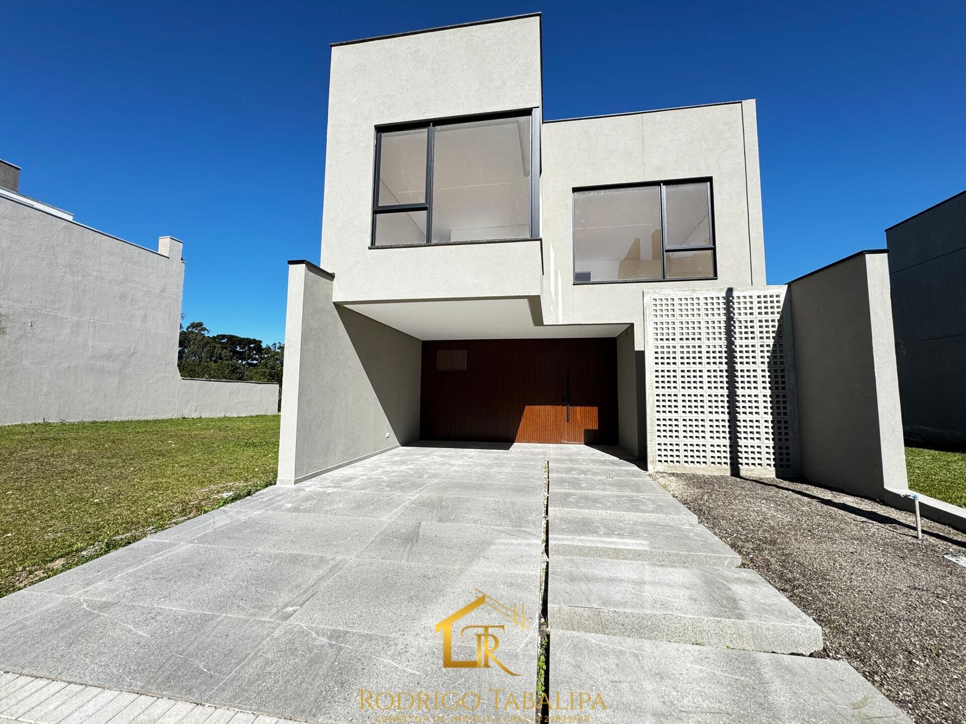 Triplex Alto Padrão em condominio, Costeira, São José dos Pinhais/PR