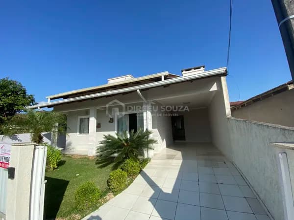Casa com terreno amplo