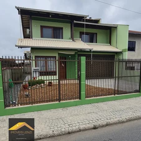 Sobrado Averbado com 01 suíte + 03 dorm., Boa Vista, Joinville/SC