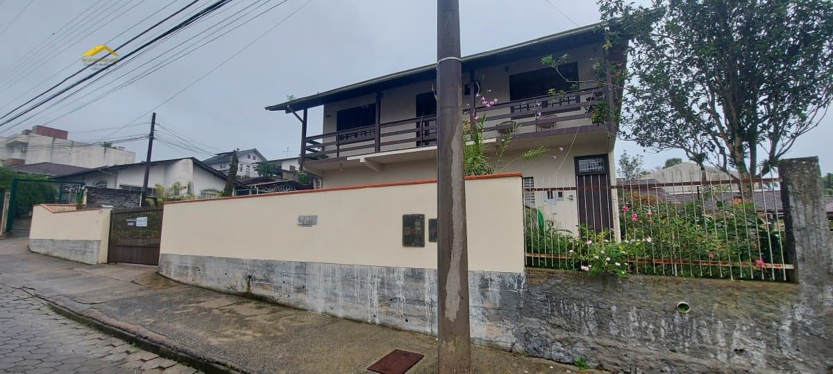 Sobrado Padrão para Venda em Floresta Joinville-SC