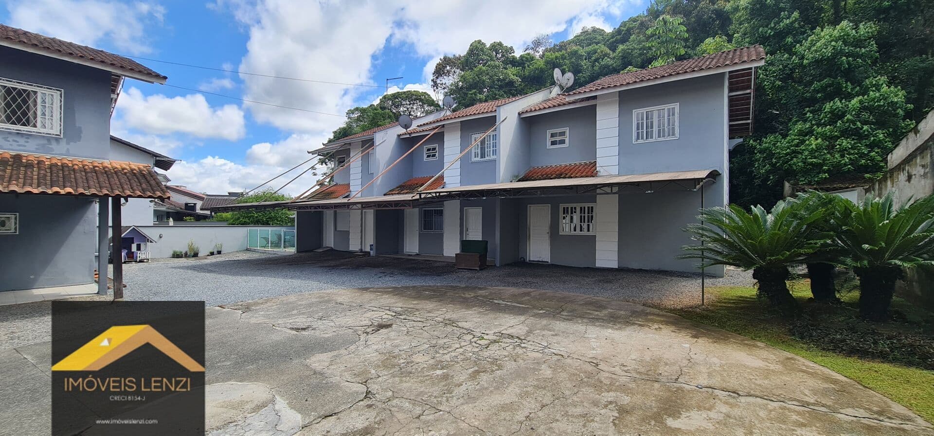 Sobrado em Condomínio fechado com 03 dorm. Nova Brasilia Joinville.