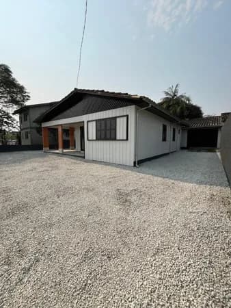 Casa com Edícula