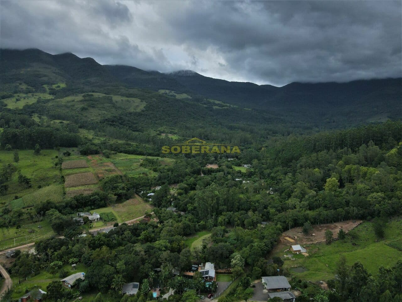 Fazenda/Sítios/Chácaras em Maquiné - Centro
