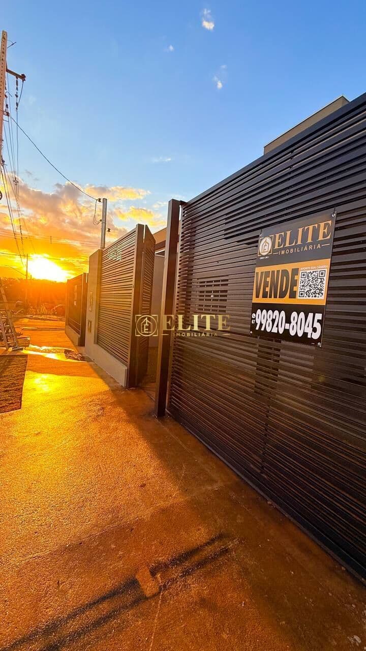 Pronta para morar! Casa nova, com design moderno e espaços bem distribuídos.