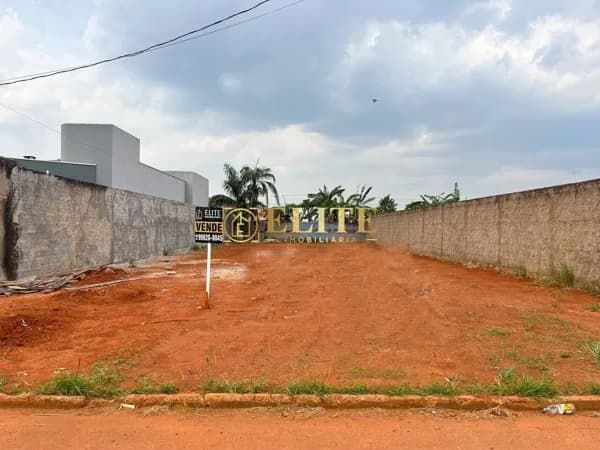 Terreno com ótima localização, disponível para VENDA.