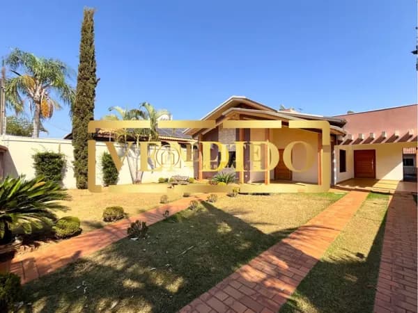Casa de Alto Padrão para VENDA no bairro Flamboyant.