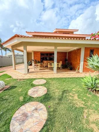Casa alto padrão à venda! Sofisticação, conforto e elegância em cada detalhe.