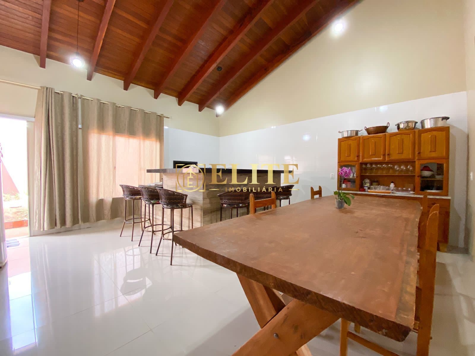Casa à VENDA com 127m² de área construída.