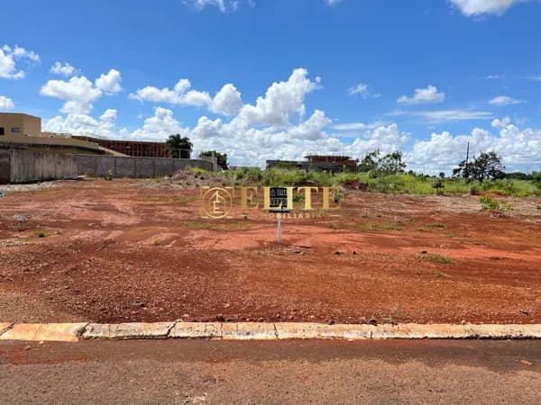 Terreno com otima localização no centro à VENDA.