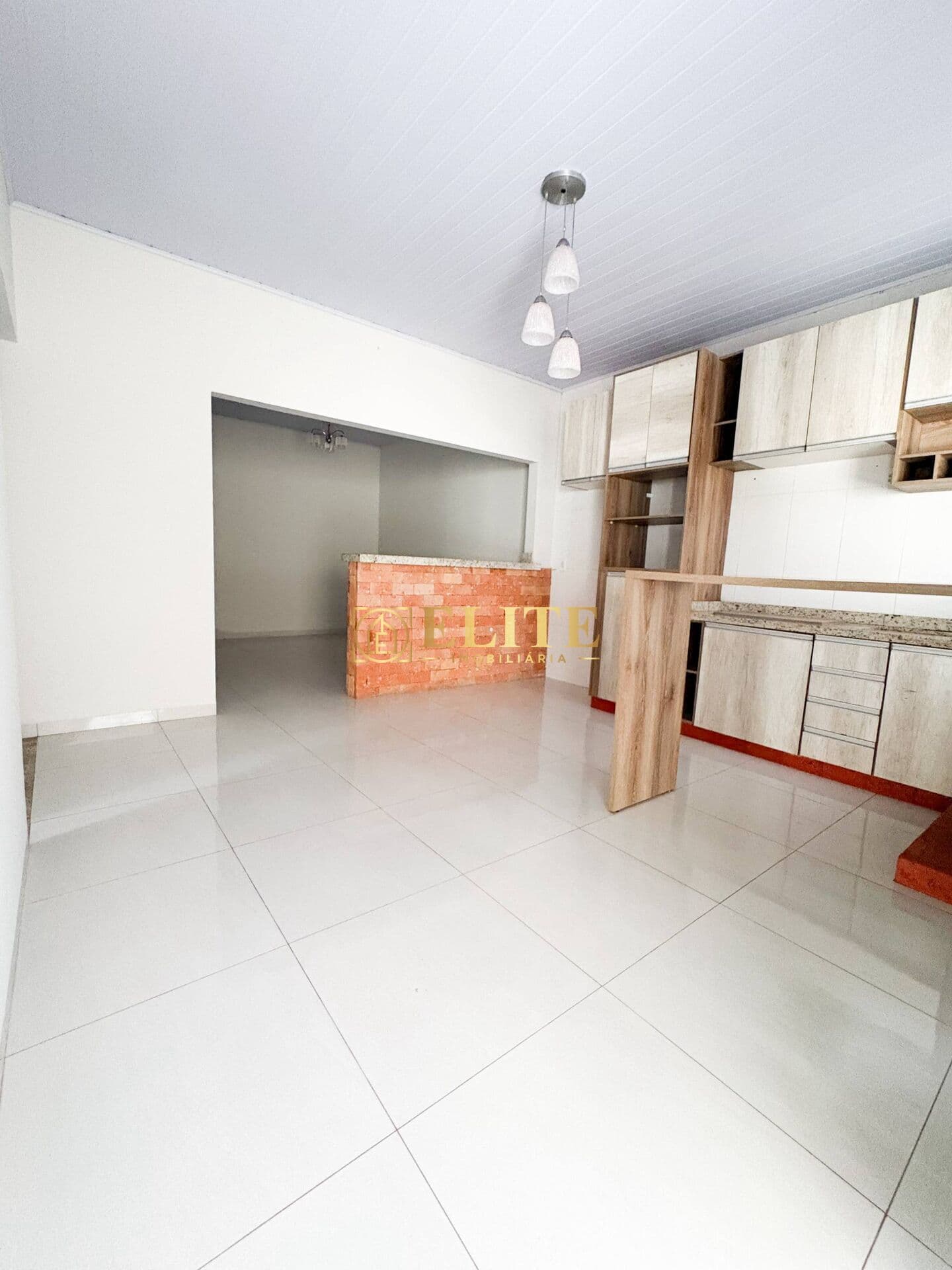 Seu novo lar pode estar aqui! Casa disponível para VENDA.