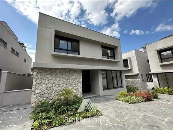 Casa em Condomínio na Granja Julieta