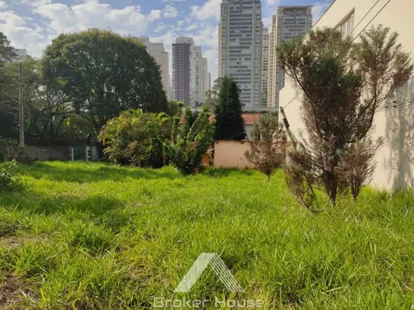 Terreno no Campo Belo