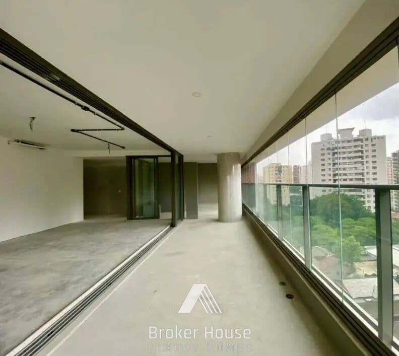 Apartamento com 211 m², 4 quartos sendo 4 suítes à venda no bairro Campo Belo.