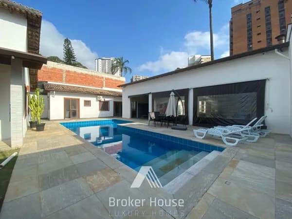 Belíssima casa térrea no Alto da Boa Vista, de 800m² de terreno e 440m² de area construída.
