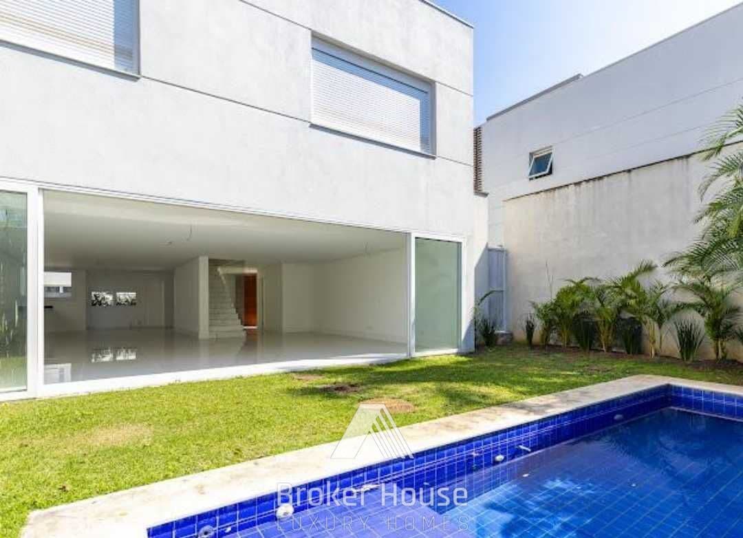Casa em Condomínio na Granja Julieta
