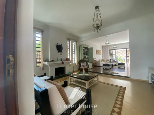 Casa de Vila na Granja Julieta com 331m².