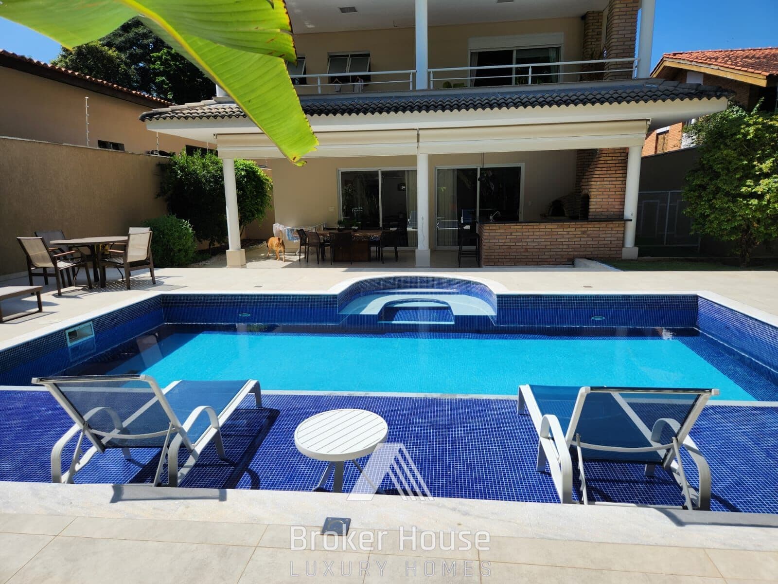 Magnífica Casa à venda no bolsão de Interlagos com 350 m², 3 quartos, sendo 1 suíte.
