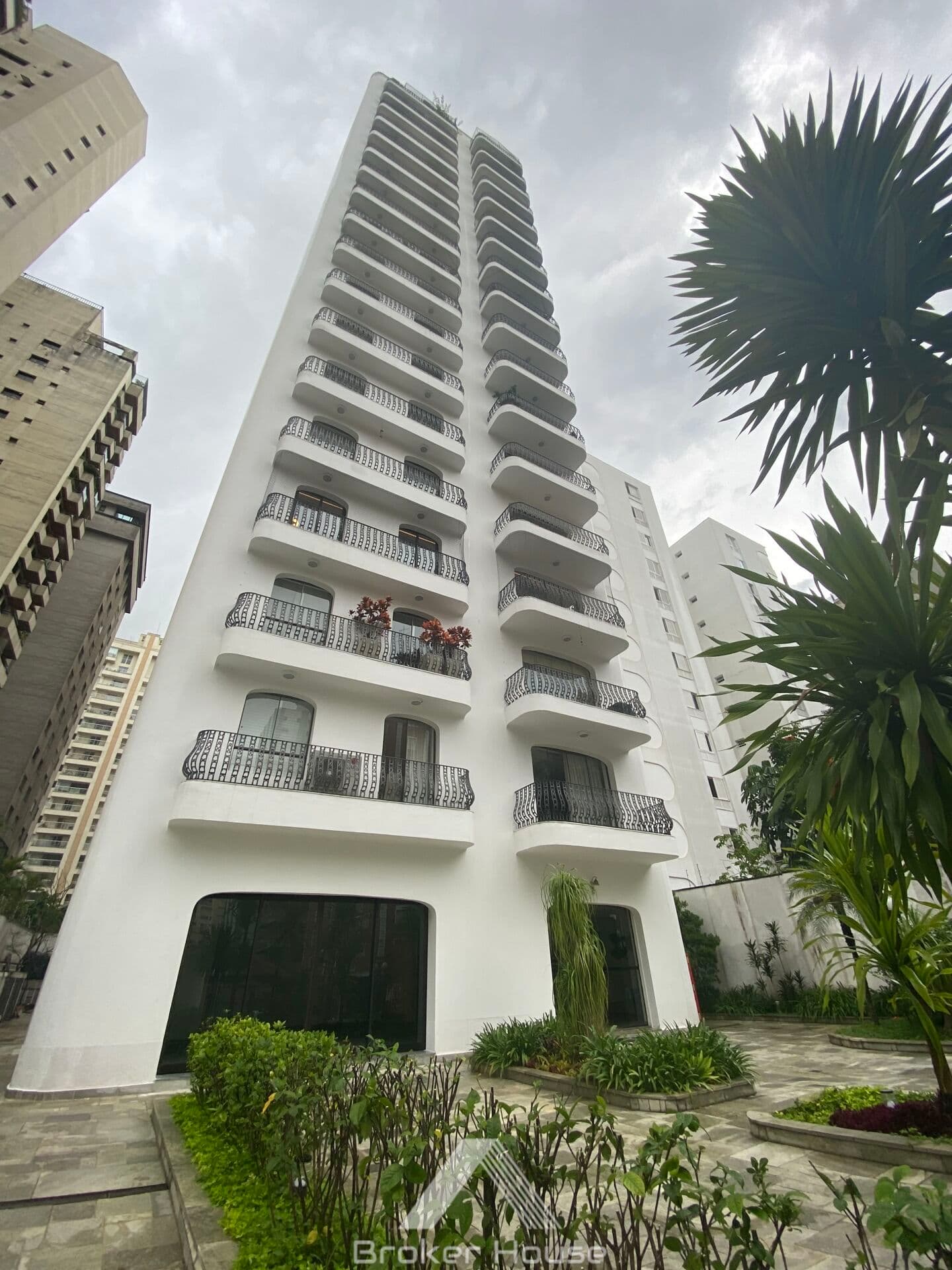 Apartamento Moema - 1 por andar, 229m²