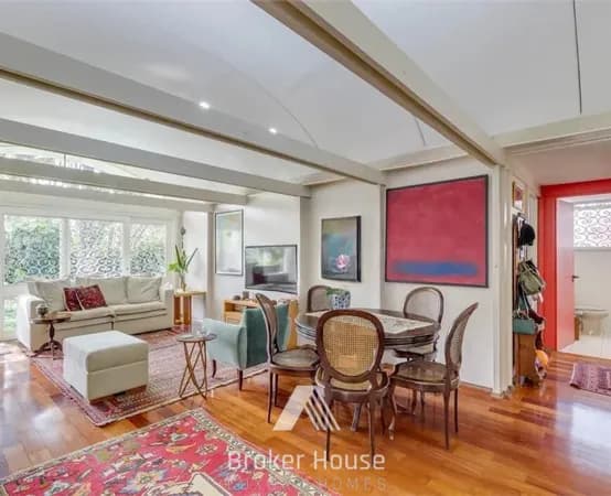 Linda Casa Térrea, com um terreno com 488m², na Chácara Monte Alegre.
