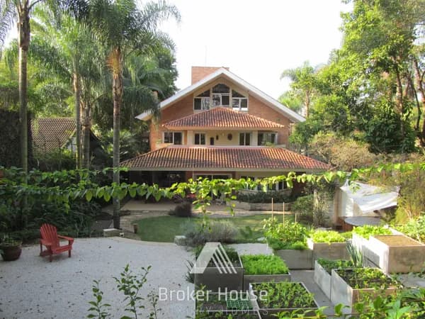Magnífica Casa com 580 m², 4 quartos, sendo 4 suítes, à venda no bairro Jardim Cordeiro.