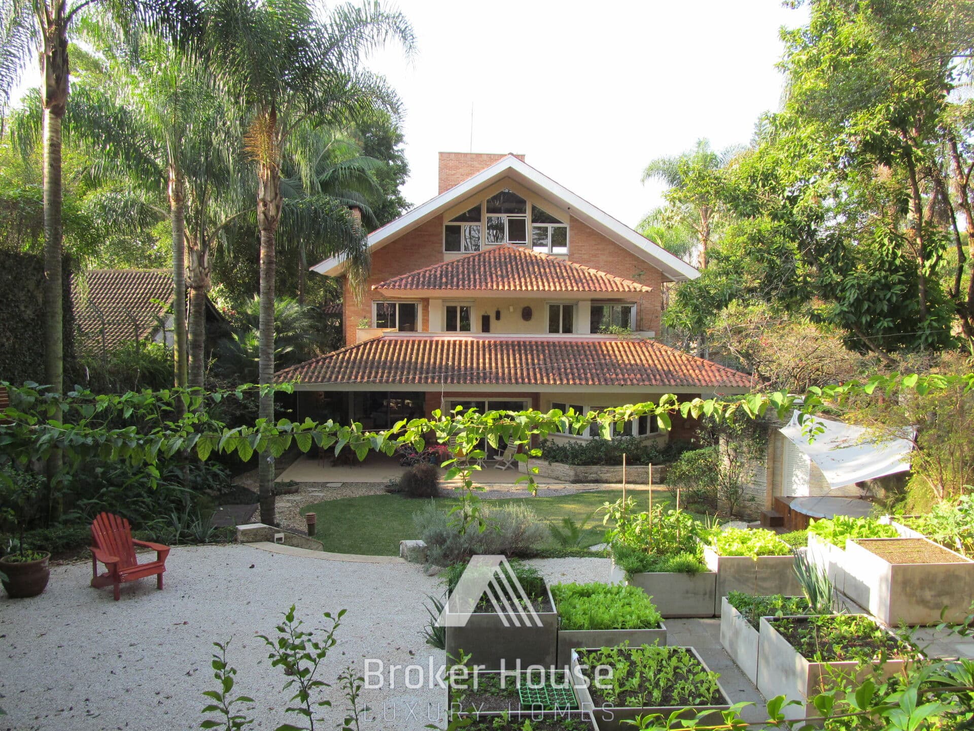 Magnífica Casa com 580 m², 4 quartos, sendo 4 suítes, à venda no bairro Jardim Cordeiro.
