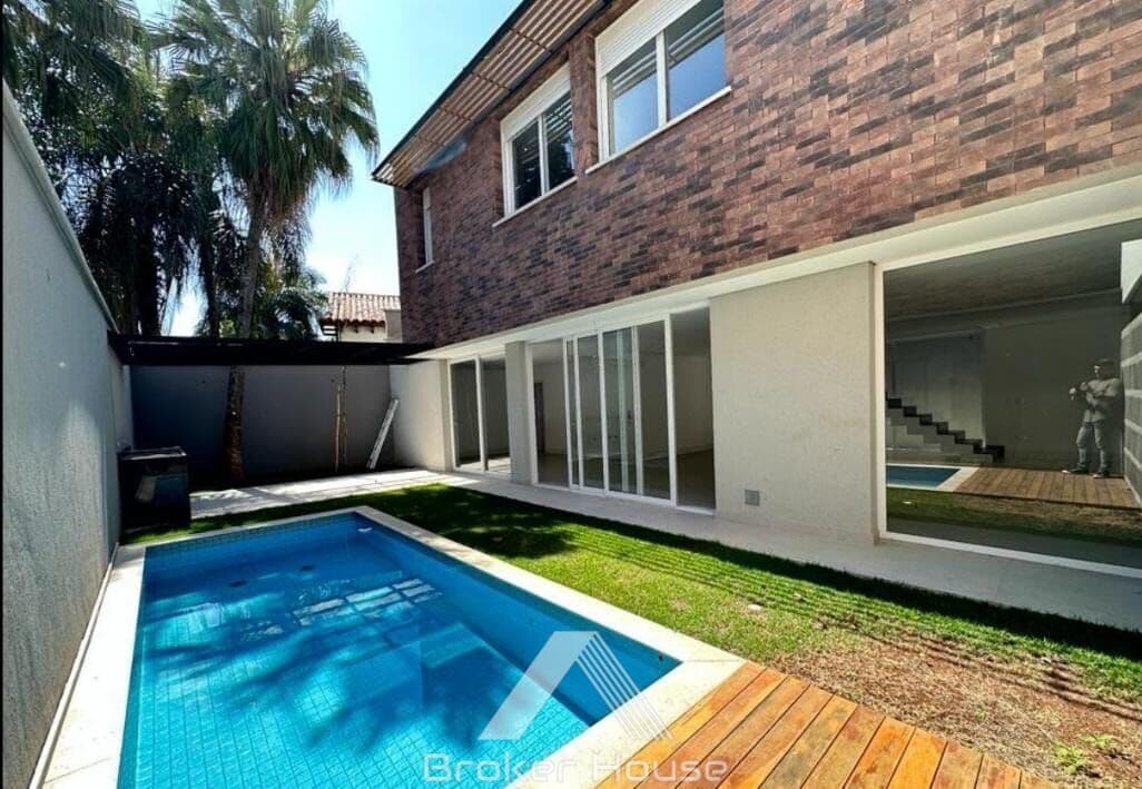 Linda Casa em Condomínio