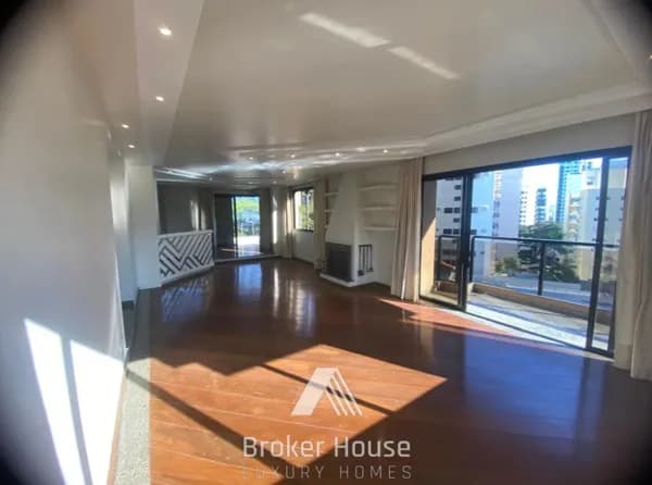 Moema, Apartamento Amplo 4 vagas e 1 depósito!