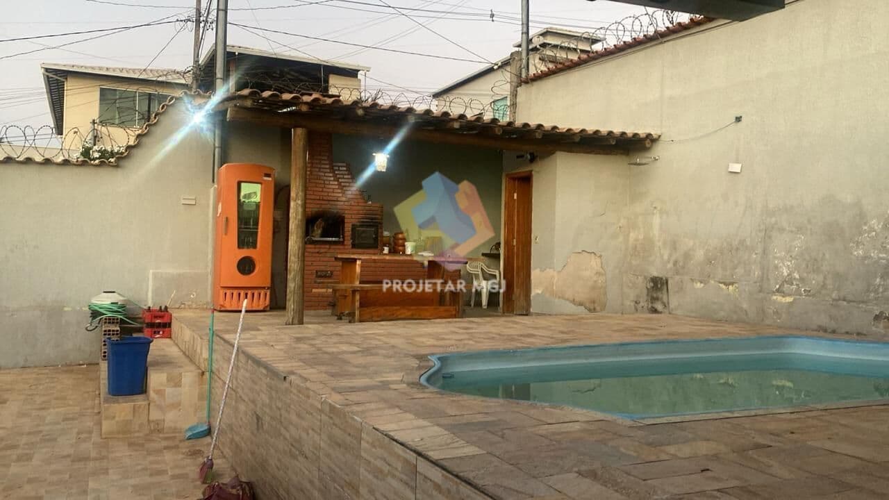 🏠 Vende-se uma casa no bairro Liberdade, Santa Luzia, 500 MIL