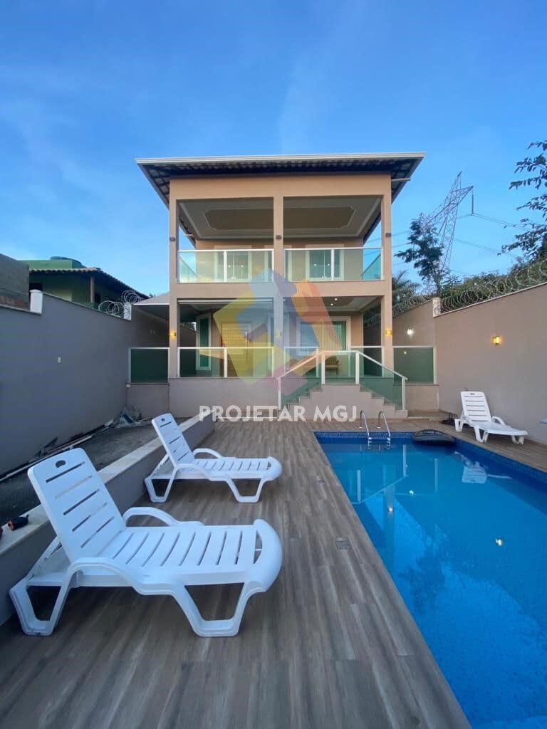 Casa no Liberdade com Piscina, 3 Quartos (1 Suíte)