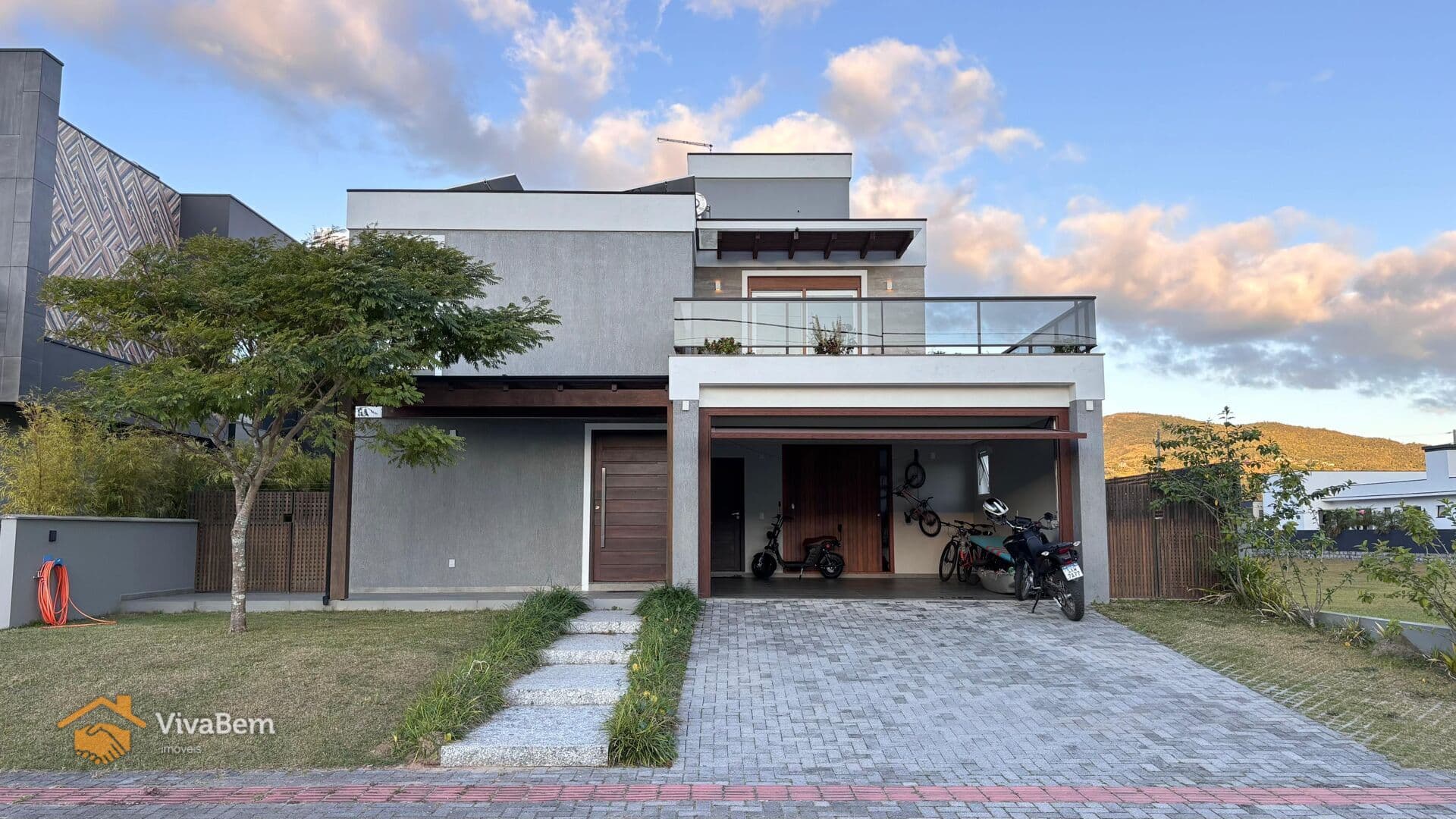 Casa Alto Padrão em Condomínio