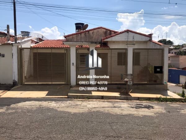 Duplex com 2 Residências Independentes - Bairro Várzea