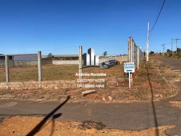 Terreno de esquina com 3.000 m² em frente ao Posto Avenue
