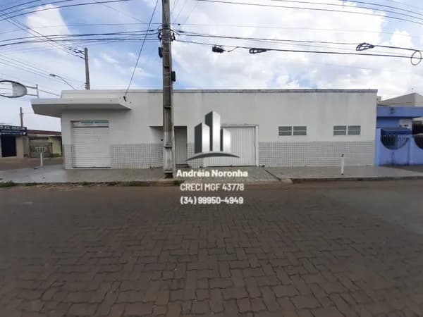 ✳️ VENDE-SE UM PRÉDIO RESIDENCIAL/COMERCIAL DE ESQUINA NO BAIRRO CRISTO REDENTOR ✳️