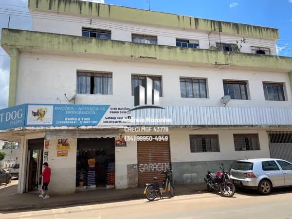 Prédio com 5 Apartamentos na Rua Ouro Preto