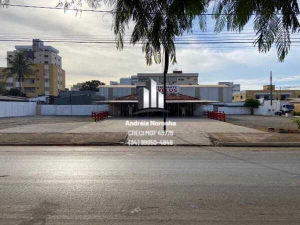 Terreno Comercial em frente à Orla da Lagoa Grande em Patos de Minas/MG