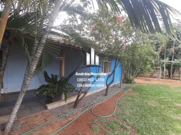 VENDE-SE CHACARA (2000 METROS) TRES MARIAS