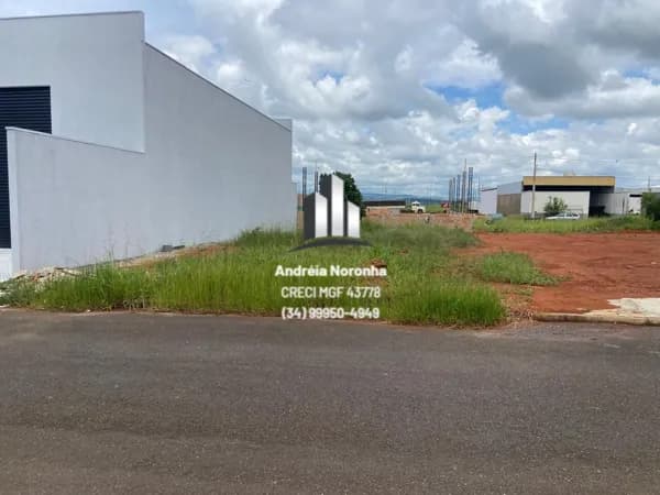 Lote no bairro Jardim Itália 300 m²