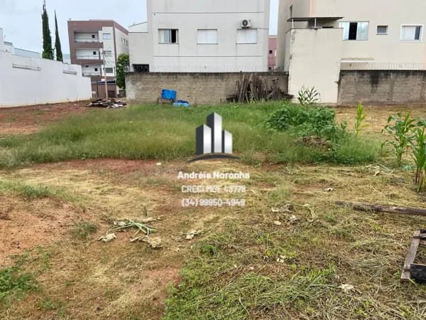 Lote 300 m² Bairro Laranjeiras