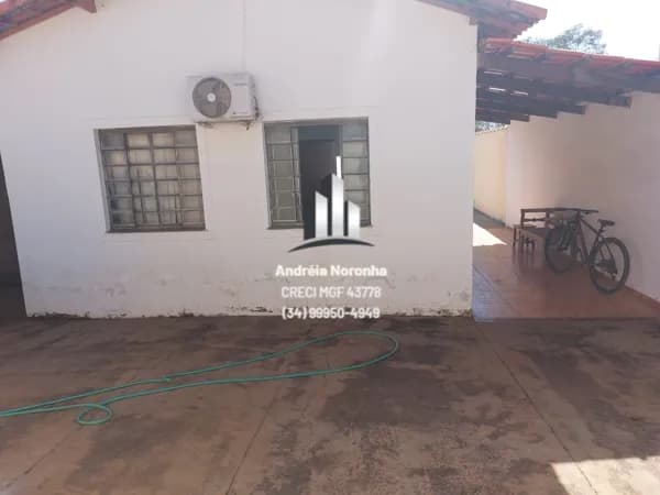 Casa na Avenida Dilermando Gomes de Deus
