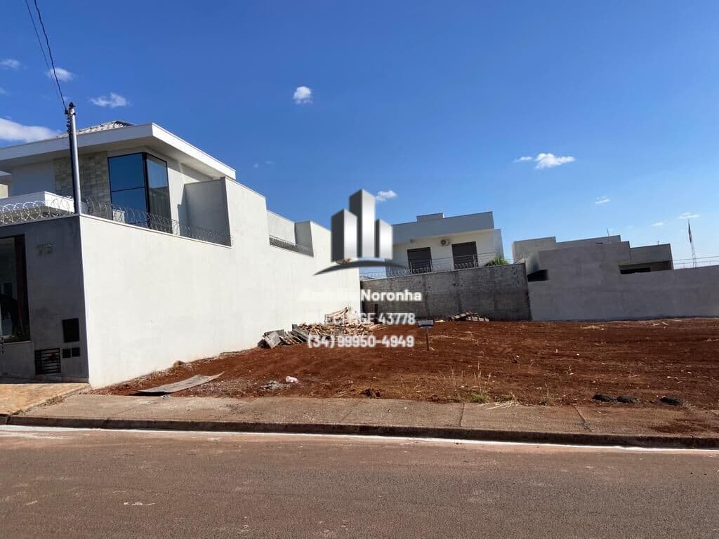 Lote no bairro Chácaras Caiçaras